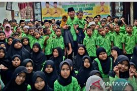 Golkar Tapsel santuni anak yatim dalam buka puasa bersama