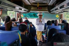 Pegawai Muslim di Pemkab Badung bantu warga ikut mudik gratis