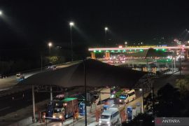 Gerbang Tol Cikampek Utama buka 19 gardu antisipasi lonjakan kendaraan