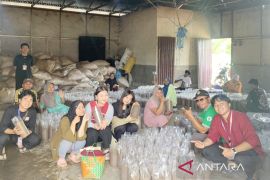 ULM ajarkan warga Desa Danda Jaya olah limbah jeruk jadi minyak atsiri