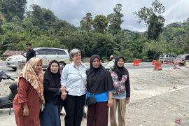 Warga Jerman salurkan bantuan Rp93 juta untuk korban banjir bandang Sumatra Barat