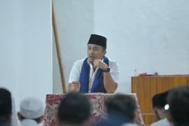 Tutup Safari Ramadan di Padang Panjang, Wagub Vasko Ruseimy ajak generasi muda makmurkan masjid