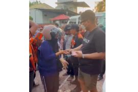 Wakil Ketua MPR Akbar Supratman bagi "Hagala" di Palu