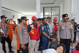 Kapolda Babel pantau Bandara dan Pelabuhan Pangkalbalam, pastikan arus mudik aman