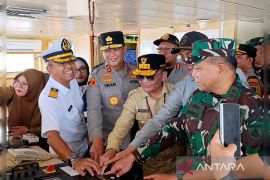 Tinjau kapal secara langsung, Gubernur Kalteng lepas 1.400 pemudik dari Pelabuhan Sampit