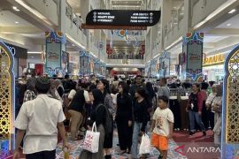 Mengintip suasana dan promo diskon Lebaran di Royal Plaza Surabaya