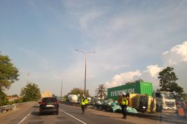 Polisi percepat evakuasi truk LPG di KM 76 tol Tangerang