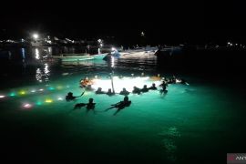 Lanal dan komunitas penyelam Gorontalo gelar Tumbilotohe bawah laut