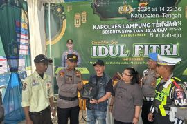 Kisah kejujuran petugas Tol Bakauheni-Terbanggi Besar, kembalikan tas pemudik berisi uang Rp23 juta