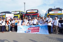 PTP Nonpetikemas berangkatkan 200 pemudik gratis ke Purwokerto
