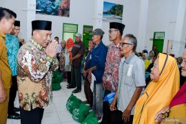 Ashari Tambunan salurkan ratusan bantuan sembako untuk masyarakat Sergai
