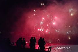 Semarak kembang api hibur penyitas bencana di Gayo Lues
