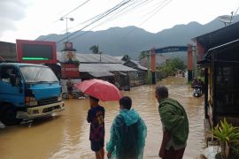 Banjir rendam dua jorong di Agam dampak meluapnya Sungai Asam