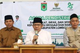Jelang Lebaran, Baznas Lombok Utara bagikan zakat untuk marbot dan guru ngaji