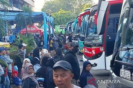 Puncak mudik di Terminal Kampung Rambutan pada 17-18 Maret