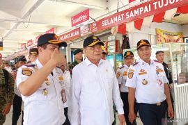 Tinjau Terminal Rambutan, Menko Polkam sebut pelayanan mudik memadai