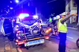 Polisi bersihkan ranjau paku di jalur mudik Jakarta Timur