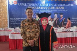Universitas Jambi resmi mengangkat Prof. Dr. Fitry Tafzi, S.TP., M.Si. sebagai Guru Besar bidang Ilmu Pangan Fungsional