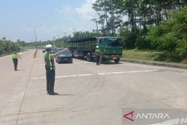 Pemkab Batang memperketat pengawasan lokasi parkir truk di pantura
