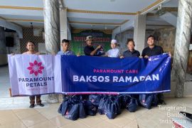 Paramount Land salurkan ribuan sembako hingga peralatan ibadah