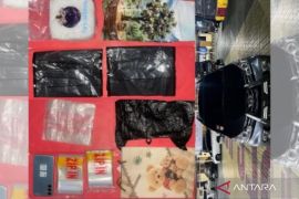 Polres HST sita sabu satu kilogram saat meringkus pengedar transaksi di Hantakan