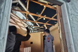 Polisi Blitar selidiki mercon meledak sebabkan dua warga terluka