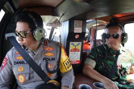 TNI-Polri-Basarnas pantau mudik di Pelabuhan Gilimanuk pakai helikopter