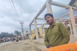 Warga Babo Aceh musnahkan semua pohon durian yang terdampak banjir
