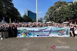 Bulog berangkatkan 709 peserta mudik gratis gunakan 15 unit bus