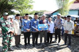 Wabup HSS salurkan bantuan Ramadhan untuk ojek dan bentor di wilayah Daha