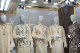 Busana cheongsam China ramaikan tren baju Lebaran Indonesia 2026