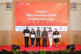 Dorong investasi di SBSN, BCA raih penghargaan dari Kementerian Keuangan