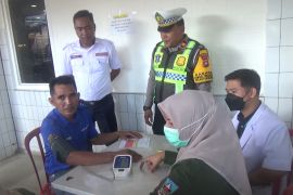 Satlantas Polres Dharmasraya lakukan "ramp check" bus mudik lebaran 2026