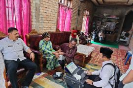 Pemkab Agam rekam KTP warga sakit-lansia ke rumahnya