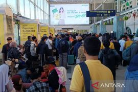 Stasiun Senen dipadati pemudik pada H-4 Idul Fitri