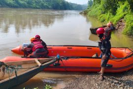 Tim SAR menemukan remaja hanyut di Sungai Citanduy Banjar