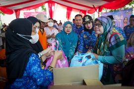 3.000 paket sembako murah di Jakbar ludes diserbu warga