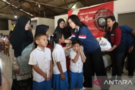 Jelang Lebaran, KemenPPPA gandeng Artha Graha Peduli salurkan bansos