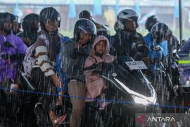 Prakiraan cuaca hari ini, Surabaya berpotensi hujan ringan