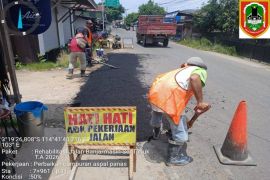 PUPR Kalsel percepat perbaikan jalan Provinsi sambut lebaran