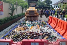Polres Temanggung musnahkan ribuan botol minuman beralkohol