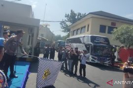 Polres Cianjur menyiapkan 5 bus mudik gratis 159 orang pemudik