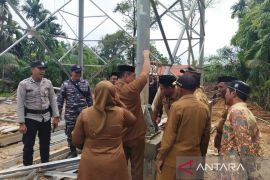Jaringan komunikasi di Simeulue mati, aktivitas warga jelang Lebaran terganggu
