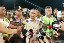 Menhub bersama Kakorlantas tinjau Pelabuhan Merak dan Ciwandan pada Rabu dini hari