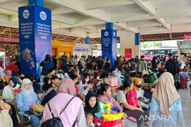 Terminal Rambutan tambah kursi tunggu antisipasi lonjakan penumpang