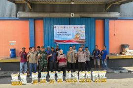 Bulog Surakarta lanjutkan penyaluran bantuan pangan di Kabupaten Sukoharjo