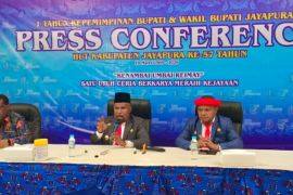 Pemkab Jayapura beri insentif bagi 210 ondoafi dan kepala suku