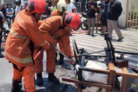 Pengendara motor tewas usai tabrak rombong di Surabaya