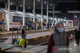 KAI Cirebon melayani 6.041 penumpang berangkat H-3 Lebaran 2026
