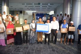 BRI Makassar salurkan 2.500 paket pangan kepada warga prasejahtera